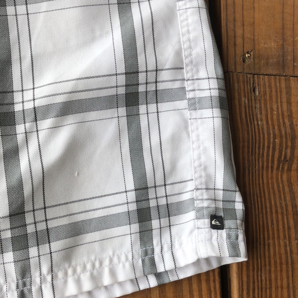 Quicksilver Bermuda Shorts 30 Waist - Picture 2 of 5